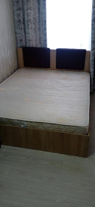 Продаётся двуспальная кровать