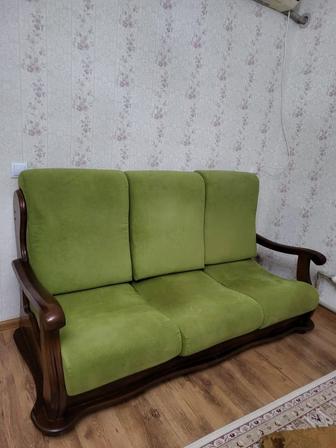 Продается диван и 2 кресла