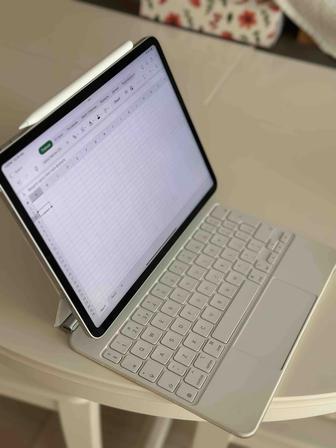 iPad Pro 11 (4-е поколение) Wi-Fi 512 GB клавиатура Apple Pencil