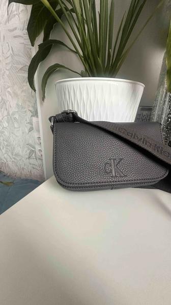 Продам сумку кросс-боди Calvin Klein