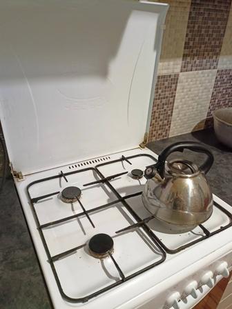 Продам газовую плиту Гефест б/у 10 000 тенге