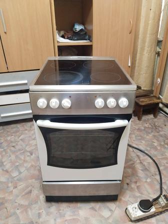 Продам стеклокерамическую электро плиту Hansa