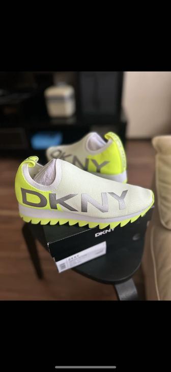 Кроссовки dkny