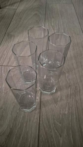 Набор стеклянных стаканов
