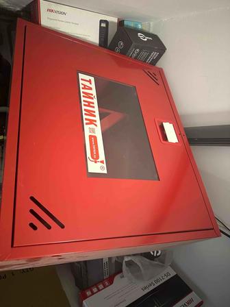 Пожарные шланги и шкаф