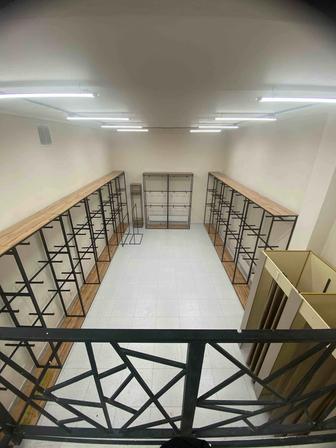 Торговое оборудование для одежды стеллажи