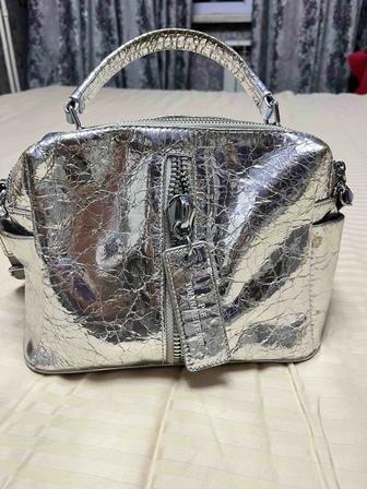 Продаю женскую сумку кожаную