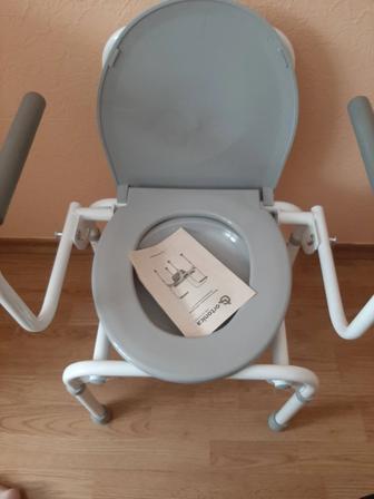 Продам кресло с санитарным оснащением в хорошем состоянии.