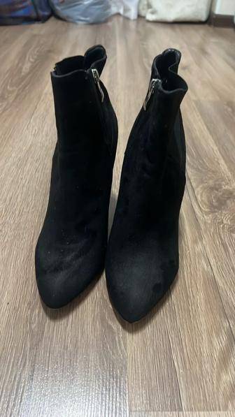 Продам ботильоны замшевые