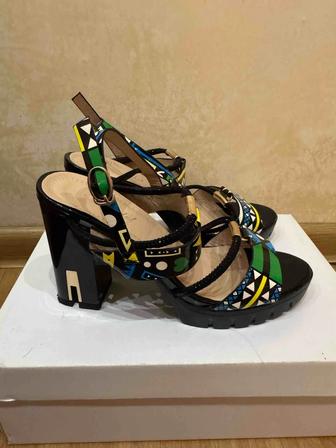 Женские туфли