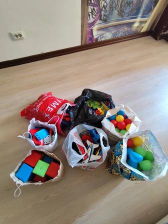 Отдам игрушки мобикар