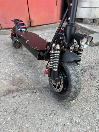 Полноприводный электросамокат 2400W