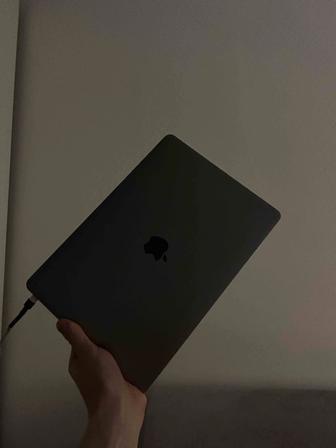 13-inch, 2017, Two Thunderbolt 3 ports 120 gb