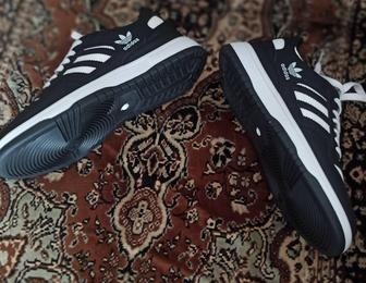 Кроссовки adidas