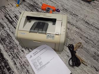 Принтер hp 1018 лазерный в отличном состоянии