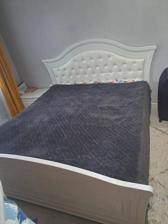 Продам спальный гарнитур