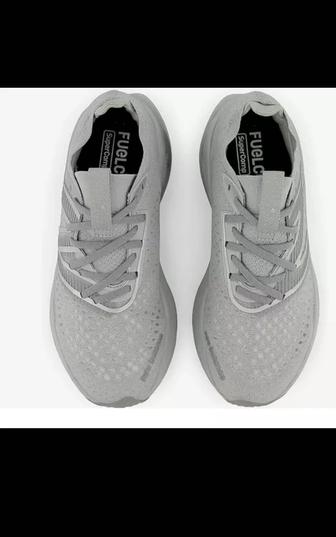 Продам кроссовки NewBalance новые женские