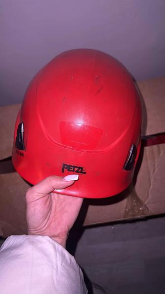 Каска Petzl для туризма и альпинизма