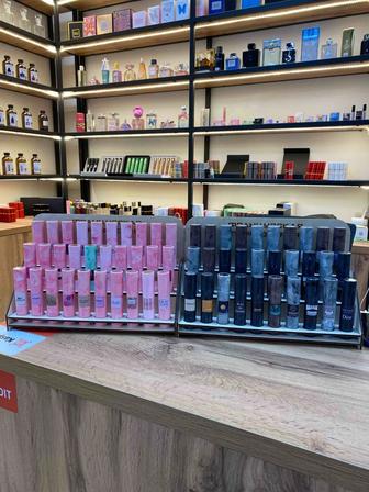 Парфюмерия с витриной духи шикарные