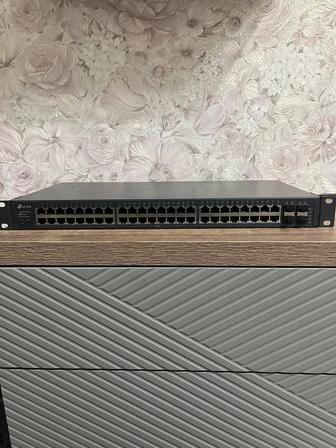 JetStream 48-портовый гигабитный Smart коммутатор с 4 SFP-слотами