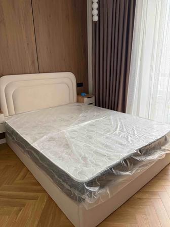 Кровать 150 на 200, матрас 155