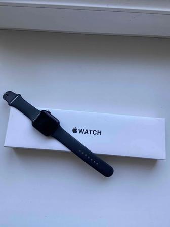 Продам Apple Watch SE в отличном состоянии