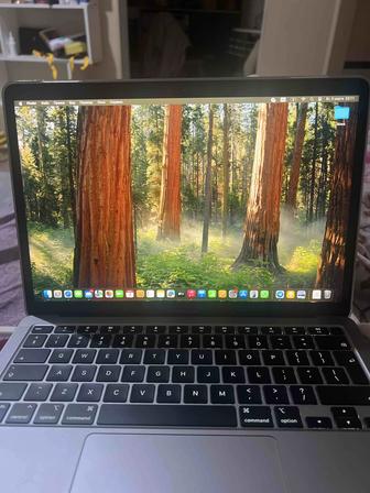 Продаю Apple MacBook Air 13 2020 (M1 / 8GB / 256GB)