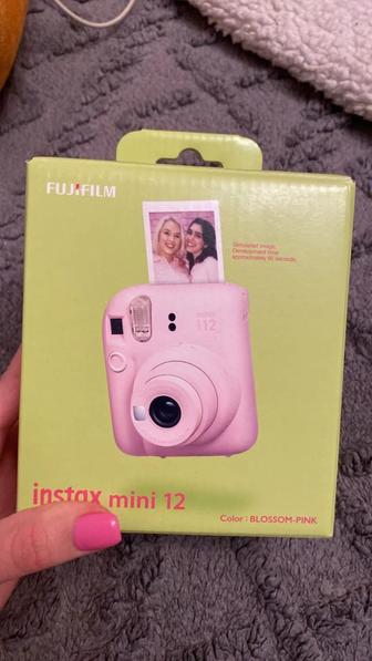 Продам instax mini 12