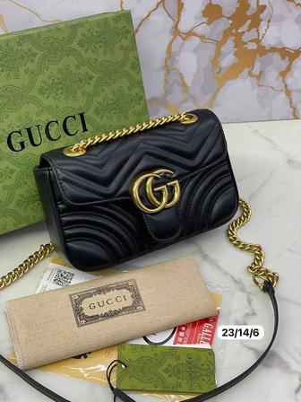 Сумочки Gucci в фирменной подарочной коробке.