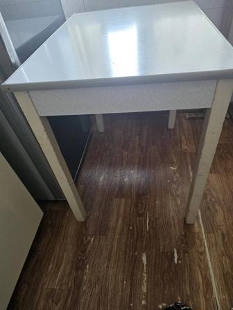 Куплю стол кухонный