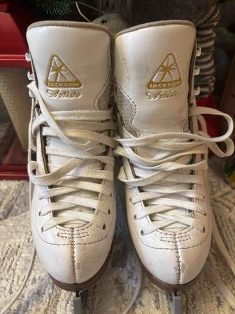 Продам коньки фигурные