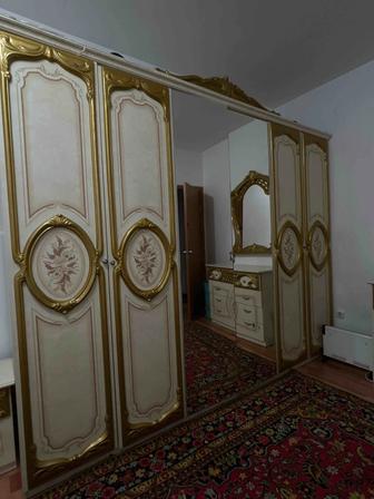 Продам спальный гарнитур