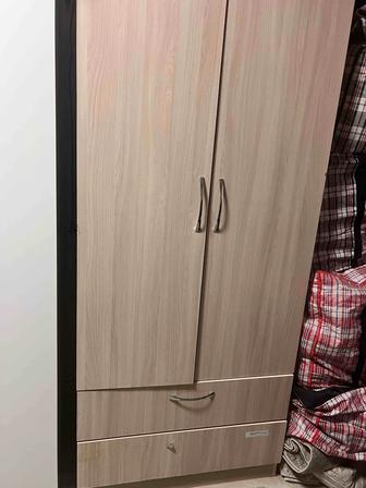 Шкаф с полками и платяным отделом