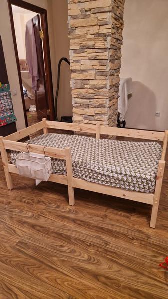 Продам детскую кровать и матрас 140 70