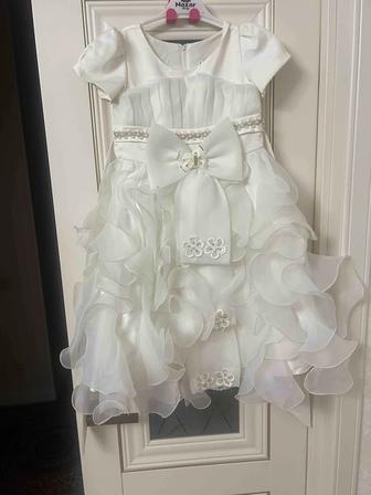 Белое платье