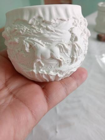 Маленький форме статусы и шкатулки есть для свечки и для украшений можно