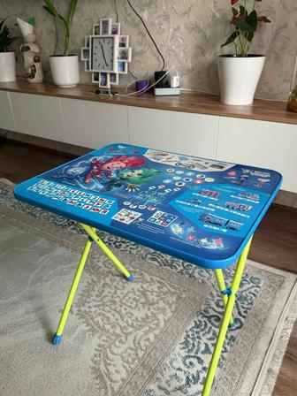 Отдам детский столик