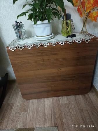 Продам стол книжку.