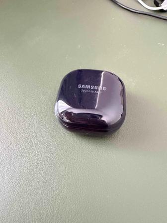 Продам наушники Samsung buds