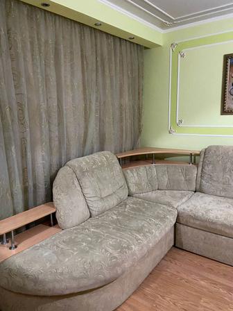 Продам диван угловой 2,50х2,50 с креслом.
