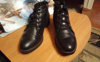 Продам женские ботиночки