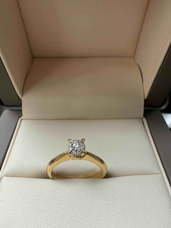 Золотое кольцо Armat из коллекции Wedding с россыпью бриллиантов