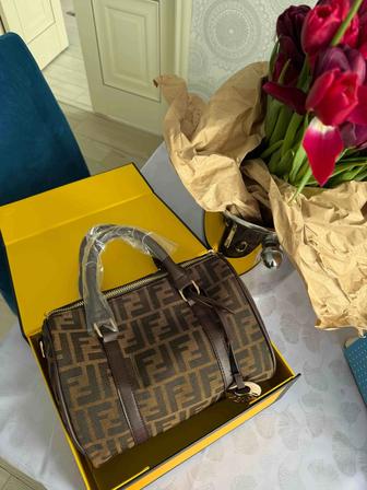 Fendi бочонок
