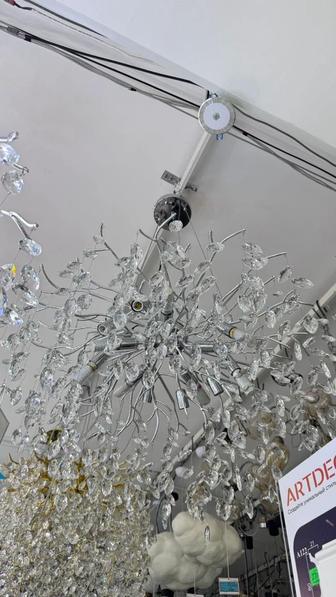 Надо собрать и повесить люстру, старую убрать