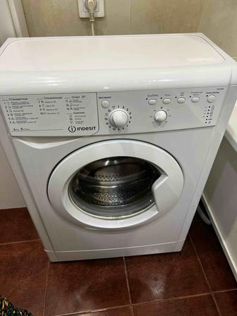 Продаю стиральную машину Indesit (на запчасти или под ремонт)
