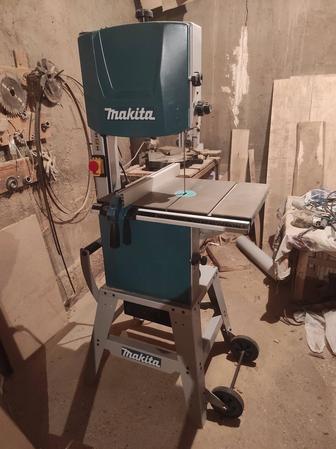 Ленточный станок по дереву почти новый. Makita BL1200F