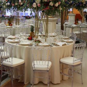 Аренда столов и стульев посуды