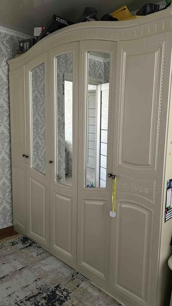 Продается шкаф с тумбами