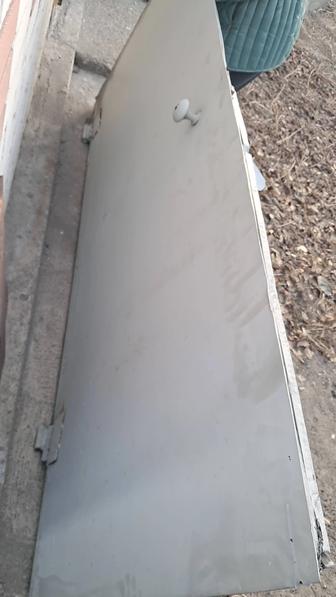 Продам металлическую дверь б/у