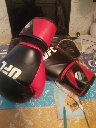 Боксерские перчатки ufc